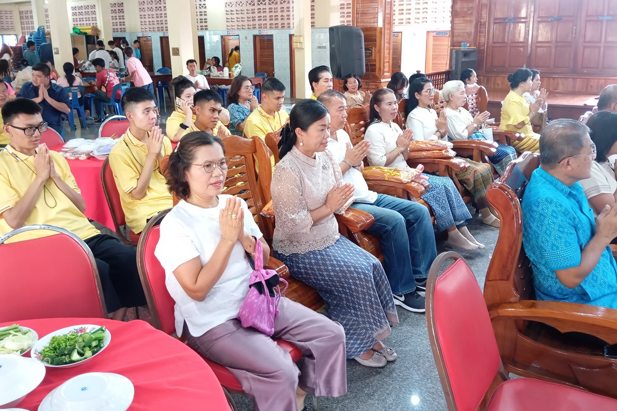 พช.ปทุมธานี “ร่วมทอดผ้ากฐินสามัคคี วัดสวนมะม่วง”