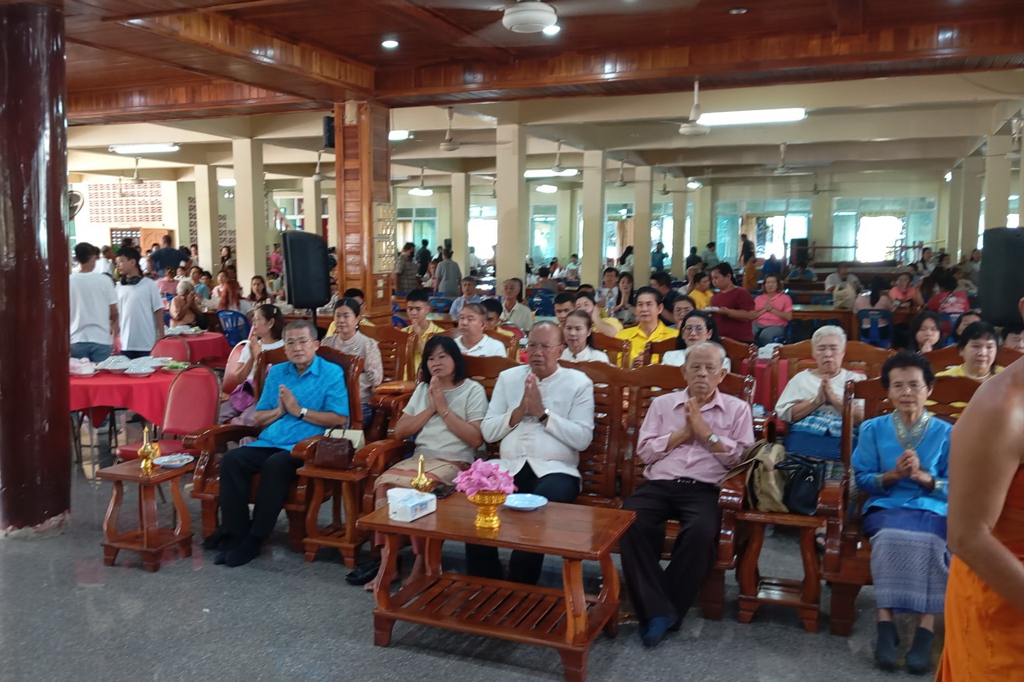 พช.ปทุมธานี “ร่วมทอดผ้ากฐินสามัคคี วัดสวนมะม่วง”