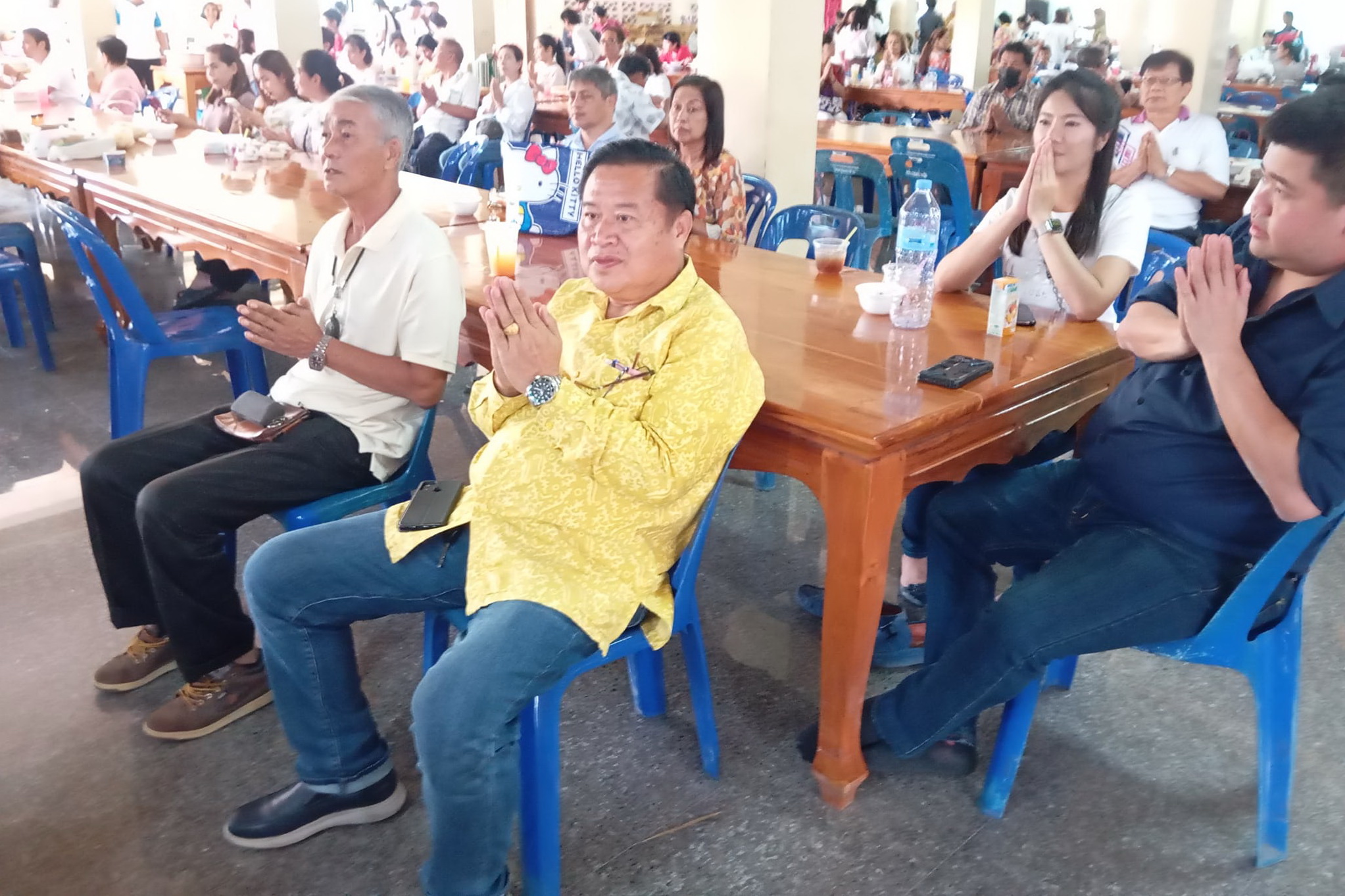 พช.ปทุมธานี “ร่วมทอดผ้ากฐินสามัคคี วัดสวนมะม่วง”