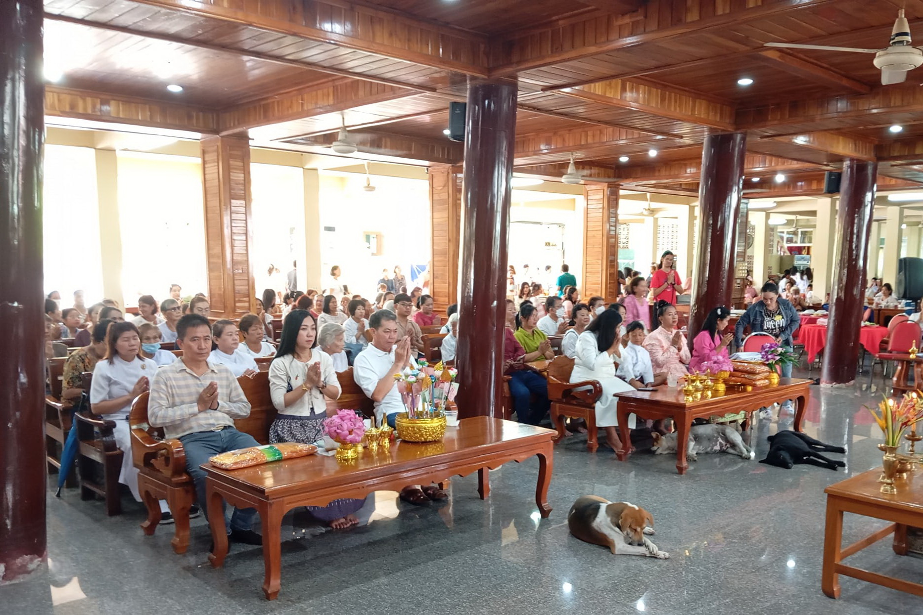 พช.ปทุมธานี “ร่วมทอดผ้ากฐินสามัคคี วัดสวนมะม่วง”