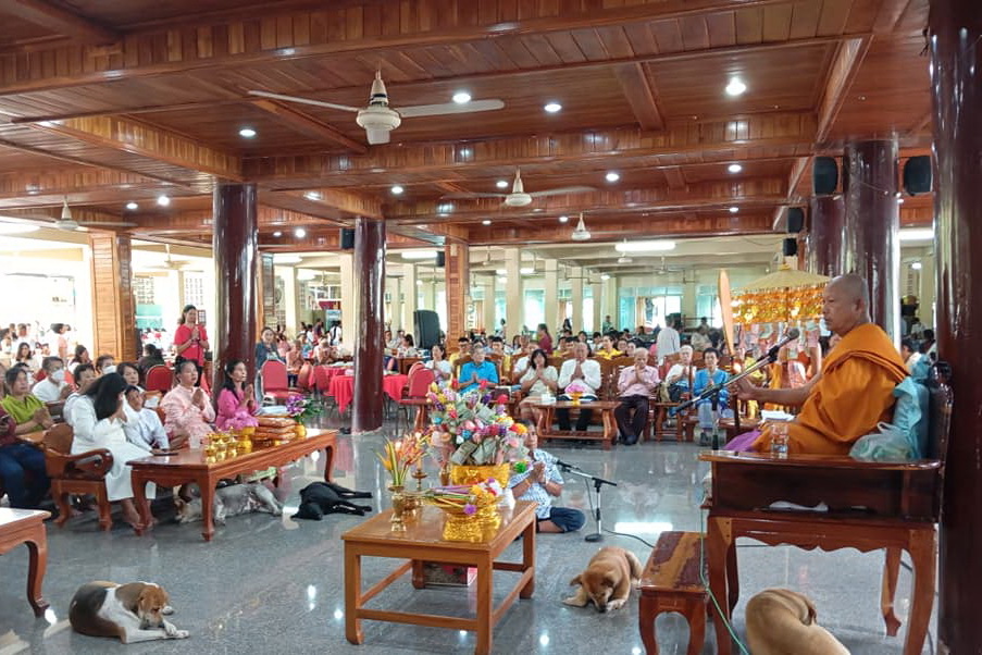 พช.ปทุมธานี “ร่วมทอดผ้ากฐินสามัคคี วัดสวนมะม่วง”