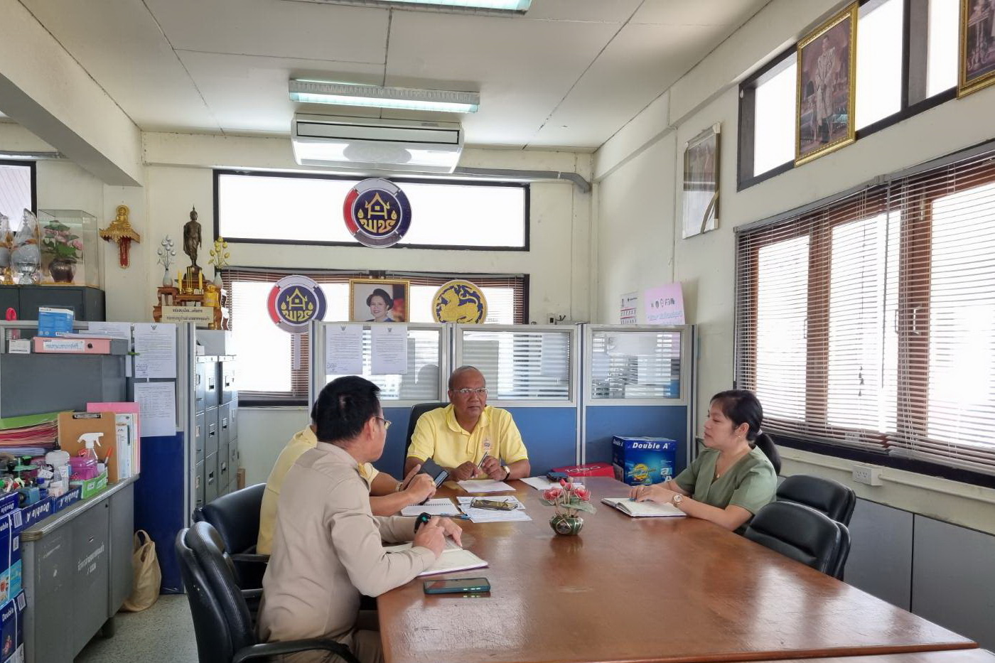 รองผวจ.ปทุมธานี “ตรวจเยี่ยมแล้วมอบแนวทางการขับเคลื่อนนโยบายรัฐบาลและกระทรวงมหาดไทย แก่ทีมพัฒนาชุมชนอำเภอลาดหลุมแก้ว”