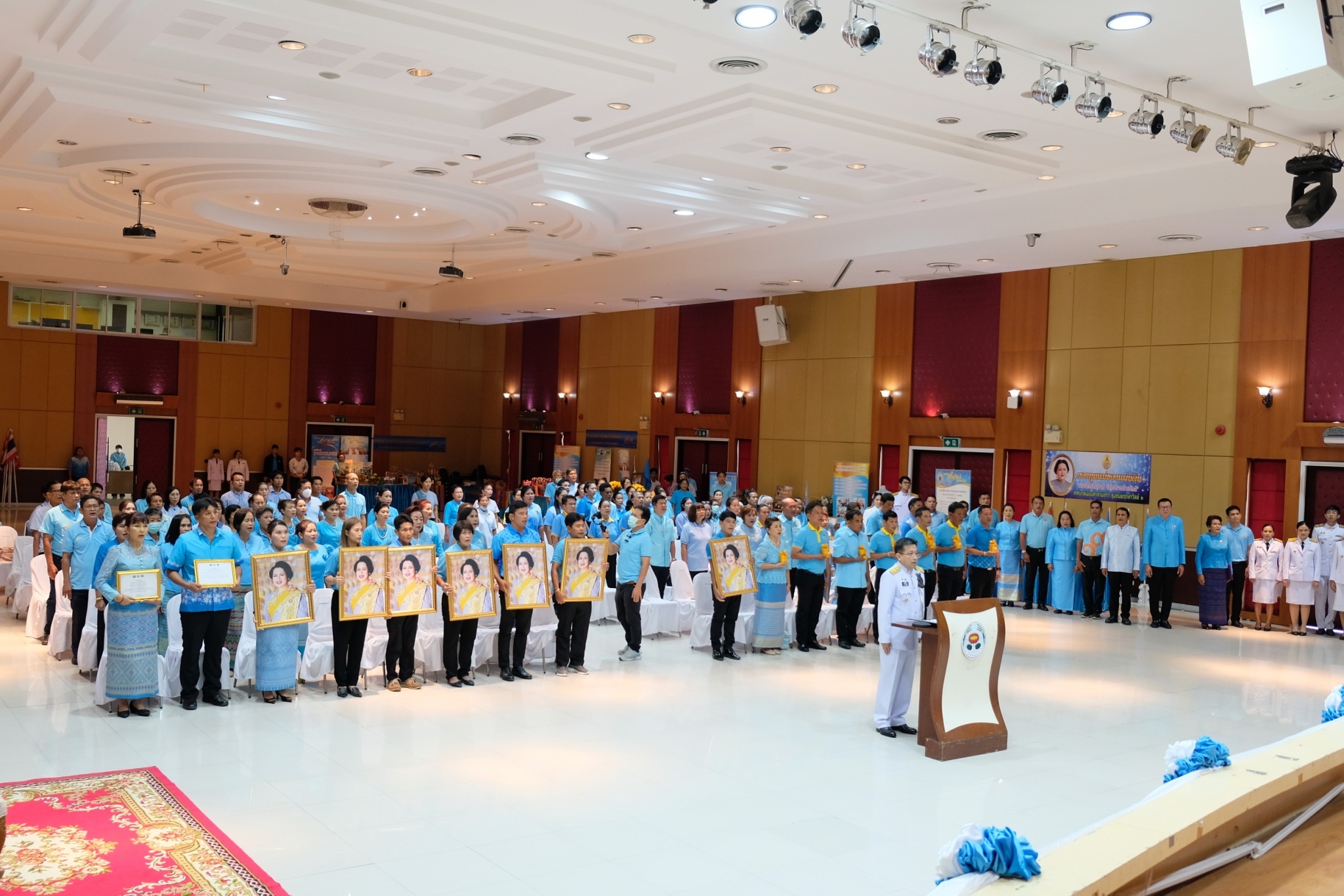 จังหวัดปทุมธานี “จัดพิธีมอบเงินพระราชทานขวัญถุงกองทุนแม่ของแผ่นดิน พร้อมจัดกิจกรรมวันกองทุนแม่ของแผ่นดิน ภายใต้แนวคิด “๒ ทศวรรษ กองทุนแม่ของแผ่นดิน ครอบครัวอบอุ่น ชุมชนเข้มแข็ง”