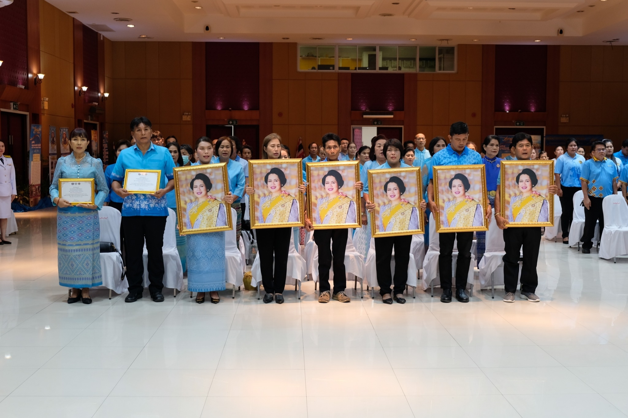 จังหวัดปทุมธานี “จัดพิธีมอบเงินพระราชทานขวัญถุงกองทุนแม่ของแผ่นดิน พร้อมจัดกิจกรรมวันกองทุนแม่ของแผ่นดิน ภายใต้แนวคิด “๒ ทศวรรษ กองทุนแม่ของแผ่นดิน ครอบครัวอบอุ่น ชุมชนเข้มแข็ง”