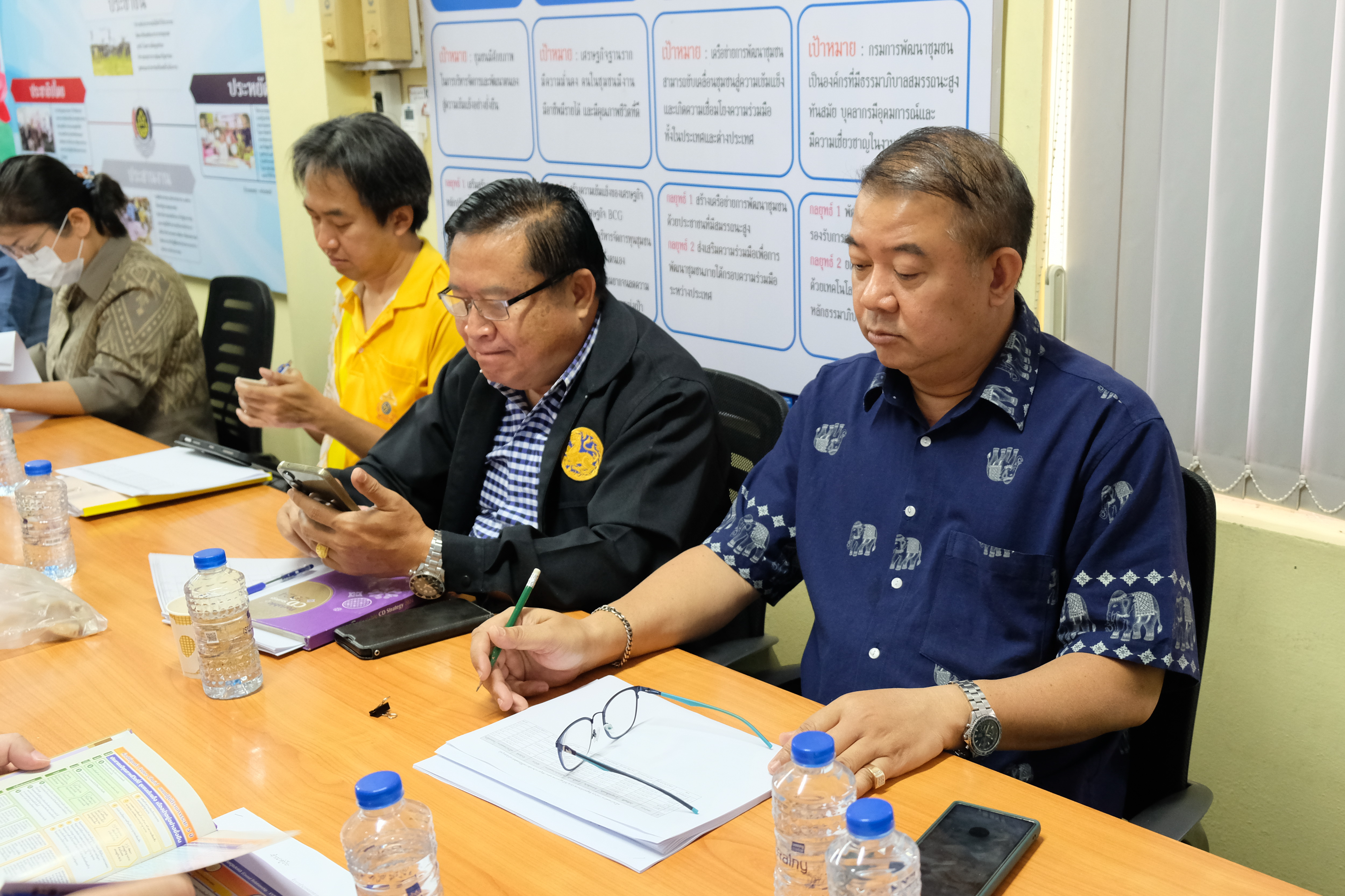 พช.ปทุมธานี “จัดประชุมพัฒนาการอำเภอ เพื่อติดตามการบริหารจัดการหนี้กองทุนพัฒนาบทบาทสตรี”