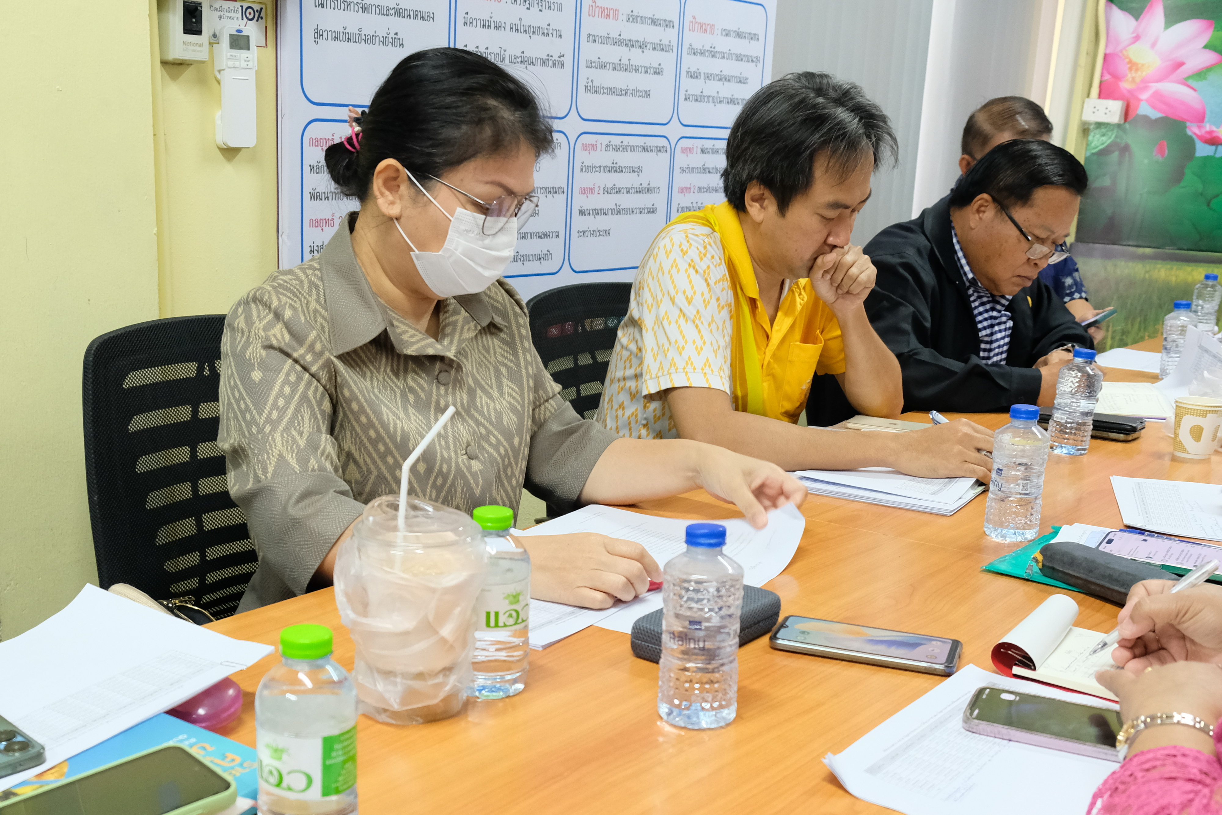 พช.ปทุมธานี “จัดประชุมพัฒนาการอำเภอ เพื่อติดตามการบริหารจัดการหนี้กองทุนพัฒนาบทบาทสตรี”