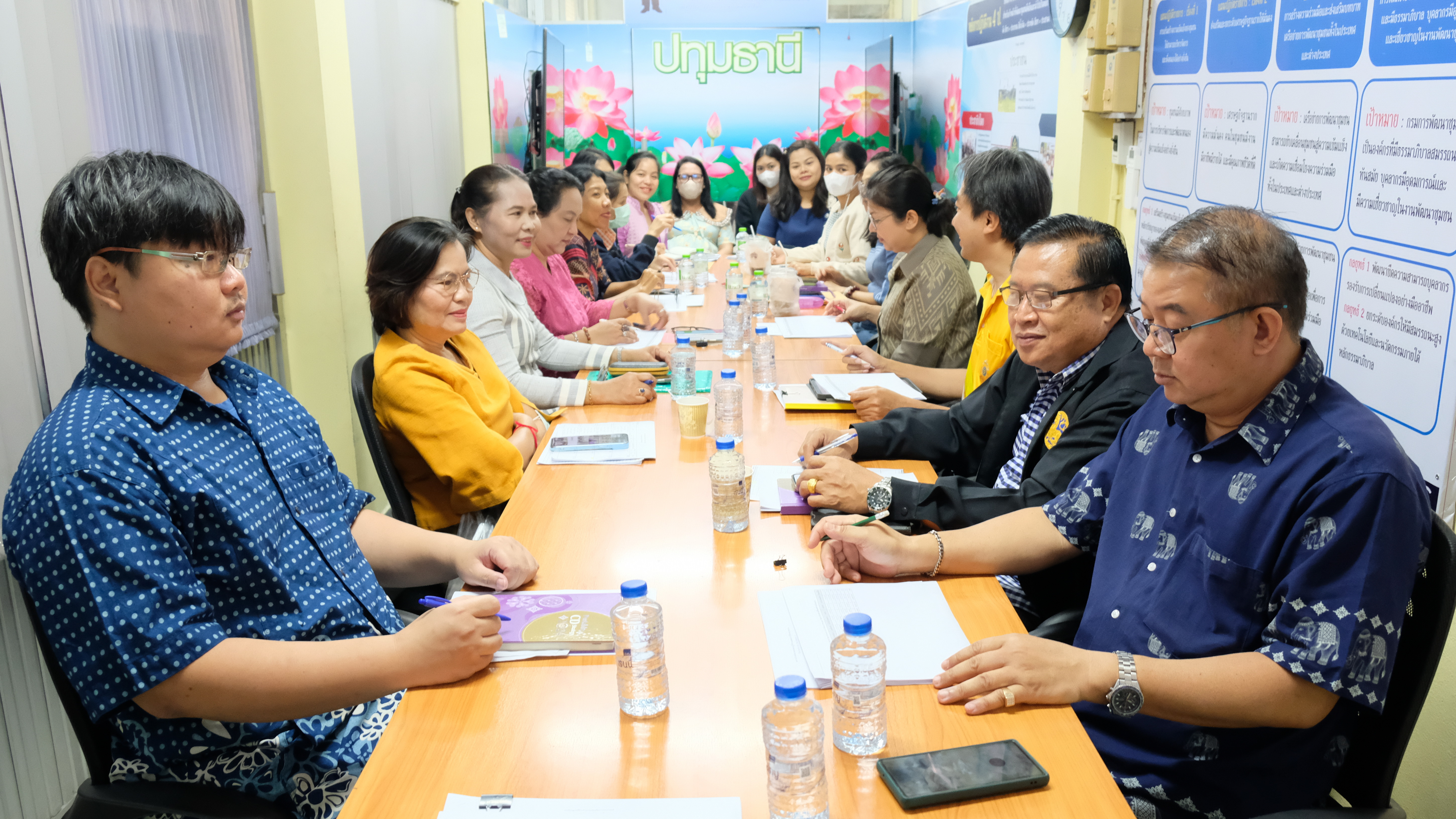 พช.ปทุมธานี “จัดประชุมพัฒนาการอำเภอ เพื่อติดตามการบริหารจัดการหนี้กองทุนพัฒนาบทบาทสตรี”