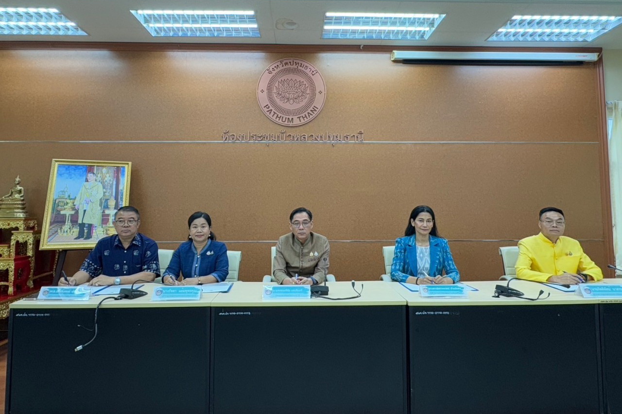 พจ.ปทุมธานี “มอบนโยบายการขับเคลื่อนงานพัฒนาชุมชนและลงนามคำรับรองข้อตกลงการปฏิบัติราชการและผลการประเมินผลการปฏิบัติราชการของข้าราชการสังกัดกรมการพัฒนาชุมชน จังหวัดปทุมธานี ประจำปีงบประมาณ พ.ศ. ๒๕๖๘”