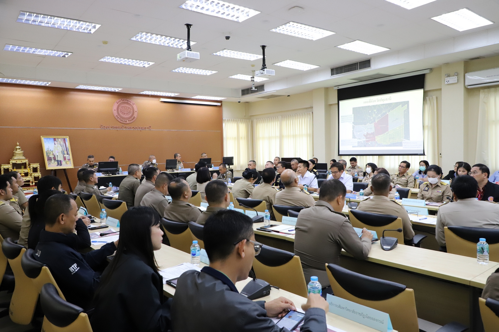 พช.ปทุมธานี “ร่วมประชุมเตรียมความพร้อมรับมอบนโยบายเพื่อขับเคลื่อนโครงการแก้ไขปัญหายาเสพติดในพื้นที่จังหวัดปทุมธานี”