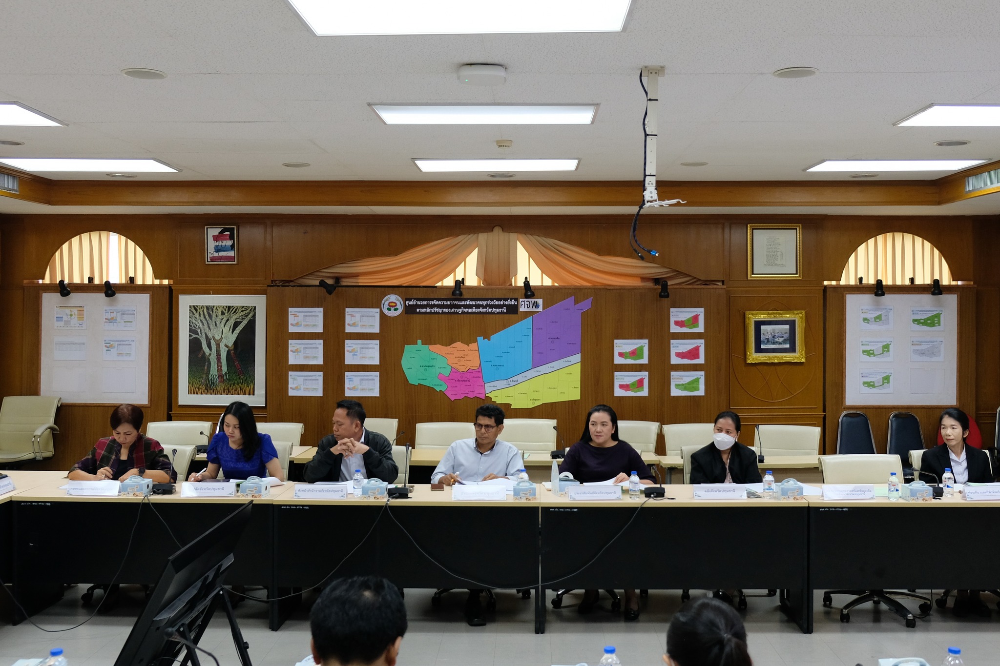 พช.ปทุมธานี “ร่วมประชุมคณะทำงานการพัฒนาเศรษฐกิจฐานรากและประชารัฐ จังหวัดปทุมธานี ครั้งที่ ๑/๒๕๖๘”