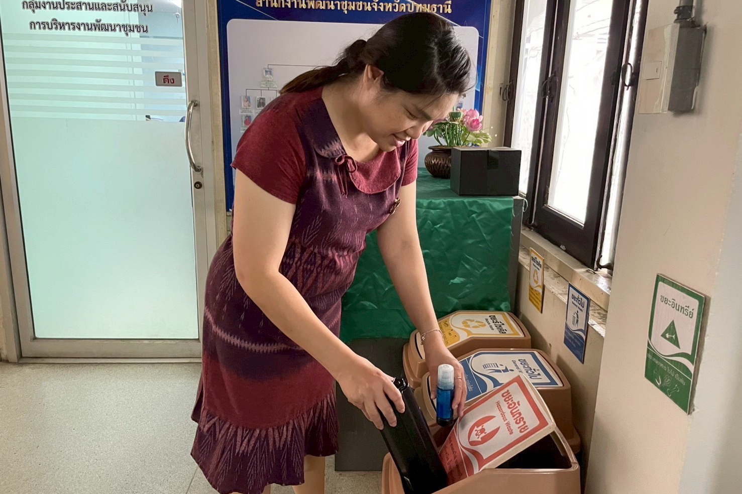 พช.ปทุมธานี “ดำเนินโครงการพัฒนาชุมชนใสสะอาด มิติที่ ๒ สำนักงานสะดวก”