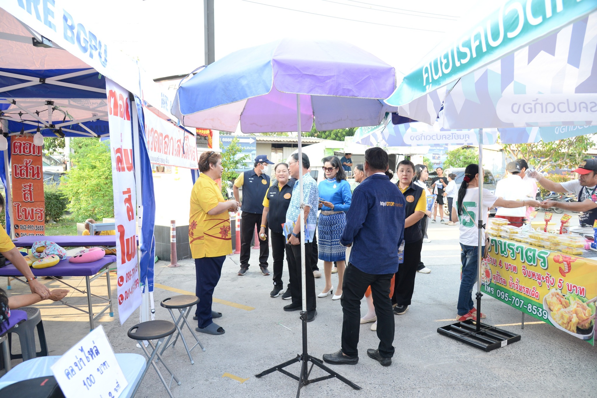 พช.ปทุมธานี “เปิดตลาดนัดขุมชน คนไทยยิ้มได้ พื้นที่ ตลาดดีดี มาร์เช่ (ข้างโรงเรียนโชคชัยรังสิต)”