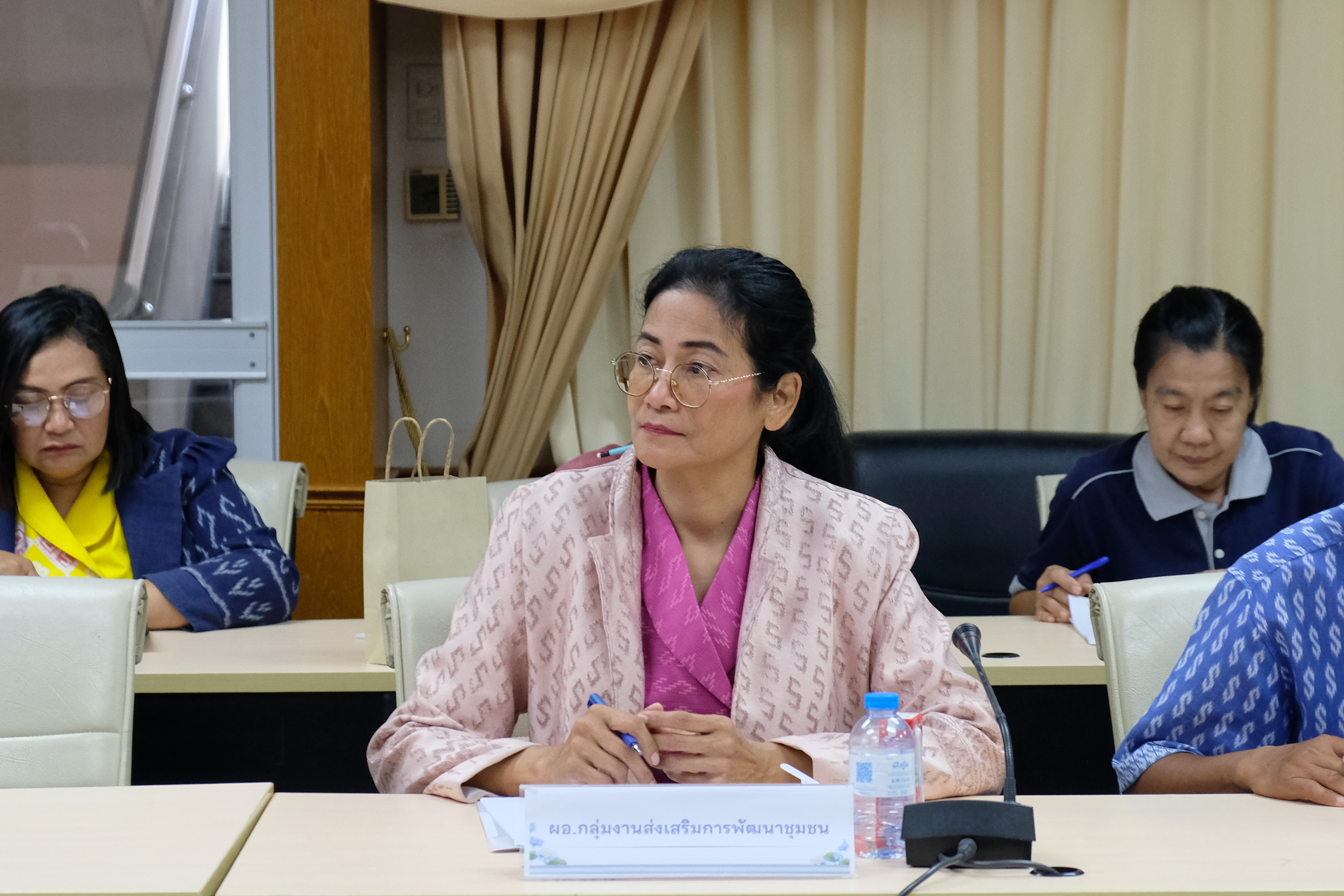 พช.ปทุมธานี “ดำเนินโครงการประชุมเชิงปฏิบัติการเสริมสร้างทักษะคณะกรรมการบริหารศูนย์ประสานงานองค์การชุมชนระดับอำเภอ (ศอช.อ.)”