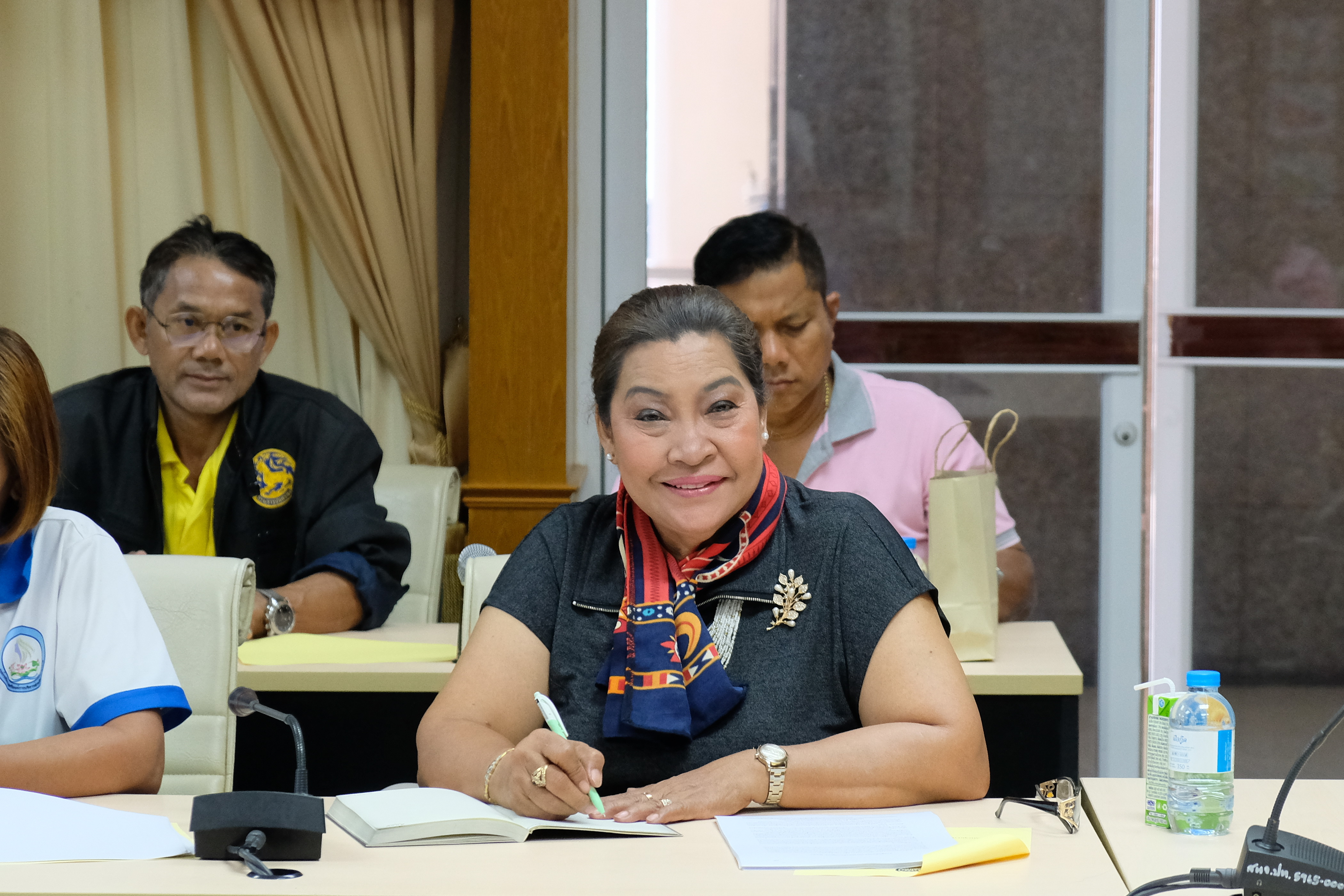 พช.ปทุมธานี “ดำเนินโครงการประชุมเชิงปฏิบัติการเสริมสร้างทักษะคณะกรรมการบริหารศูนย์ประสานงานองค์การชุมชนระดับอำเภอ (ศอช.อ.)”