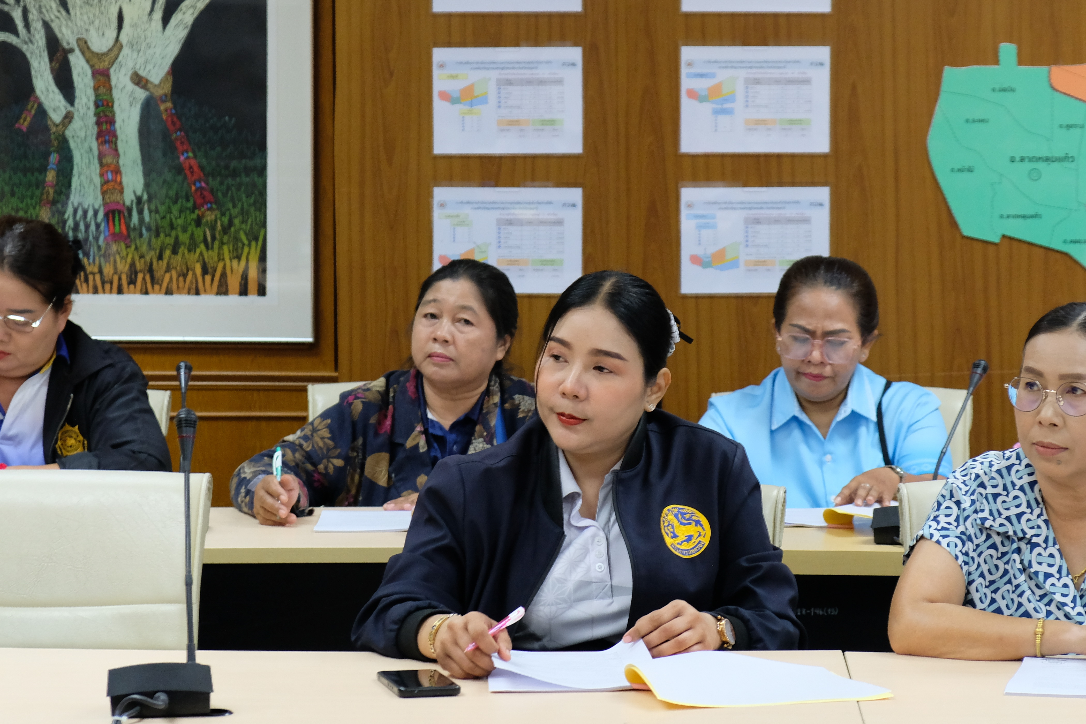 พช.ปทุมธานี “ดำเนินโครงการประชุมเชิงปฏิบัติการเสริมสร้างทักษะคณะกรรมการบริหารศูนย์ประสานงานองค์การชุมชนระดับอำเภอ (ศอช.อ.)”