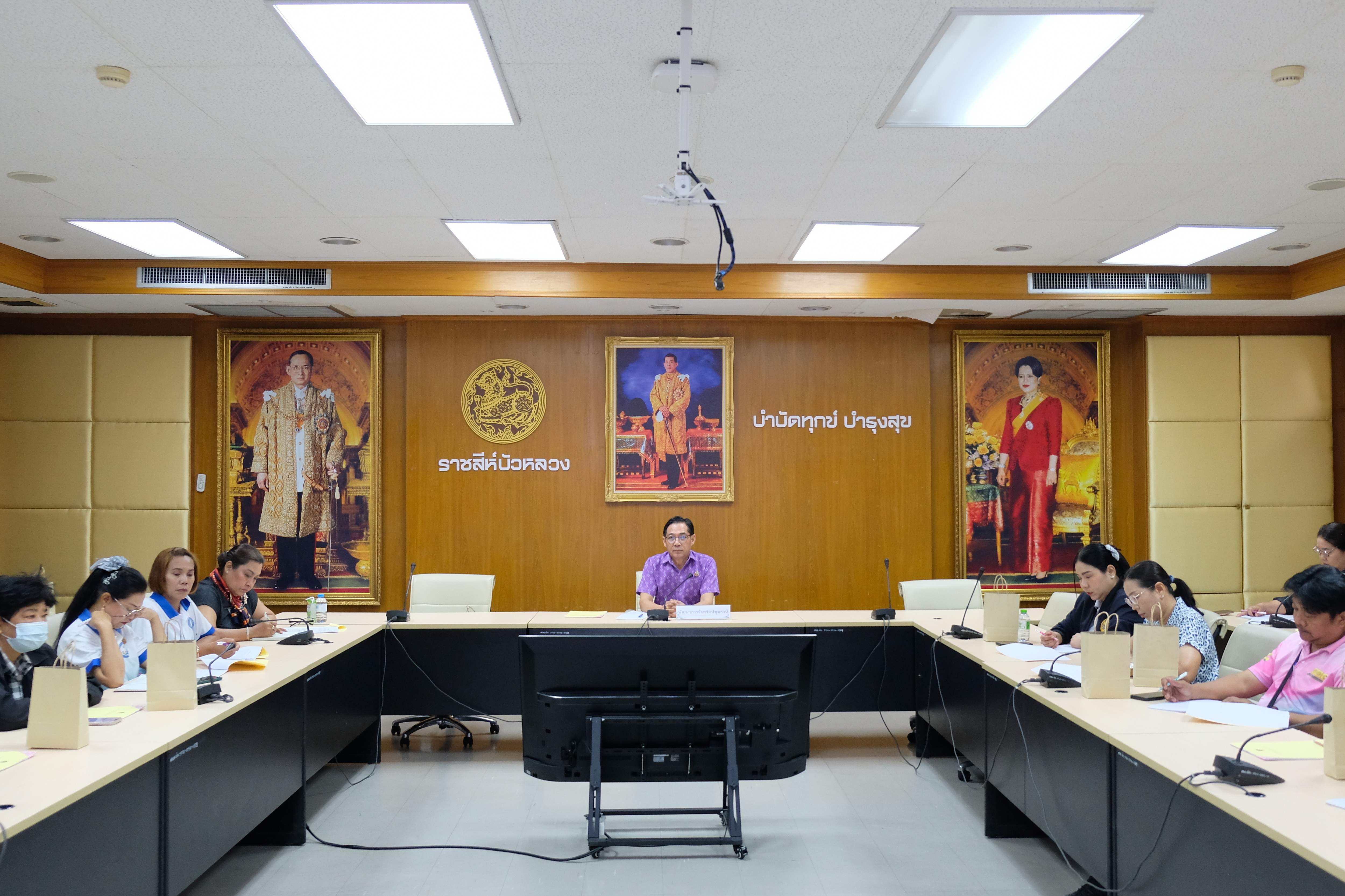 พช.ปทุมธานี “ดำเนินโครงการประชุมเชิงปฏิบัติการเสริมสร้างทักษะคณะกรรมการบริหารศูนย์ประสานงานองค์การชุมชนระดับอำเภอ (ศอช.อ.)”