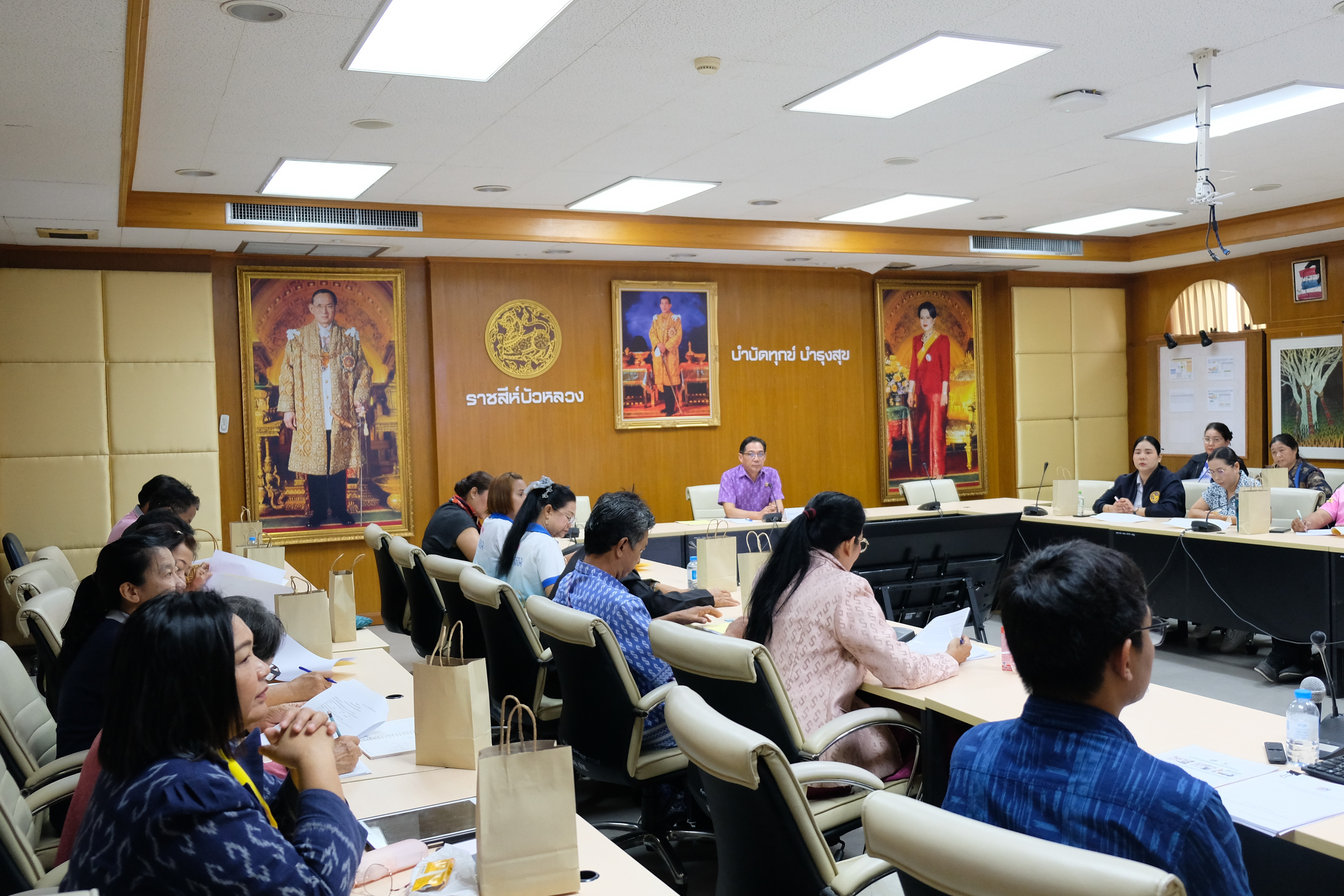 พช.ปทุมธานี “ดำเนินโครงการประชุมเชิงปฏิบัติการเสริมสร้างทักษะคณะกรรมการบริหารศูนย์ประสานงานองค์การชุมชนระดับอำเภอ (ศอช.อ.)”