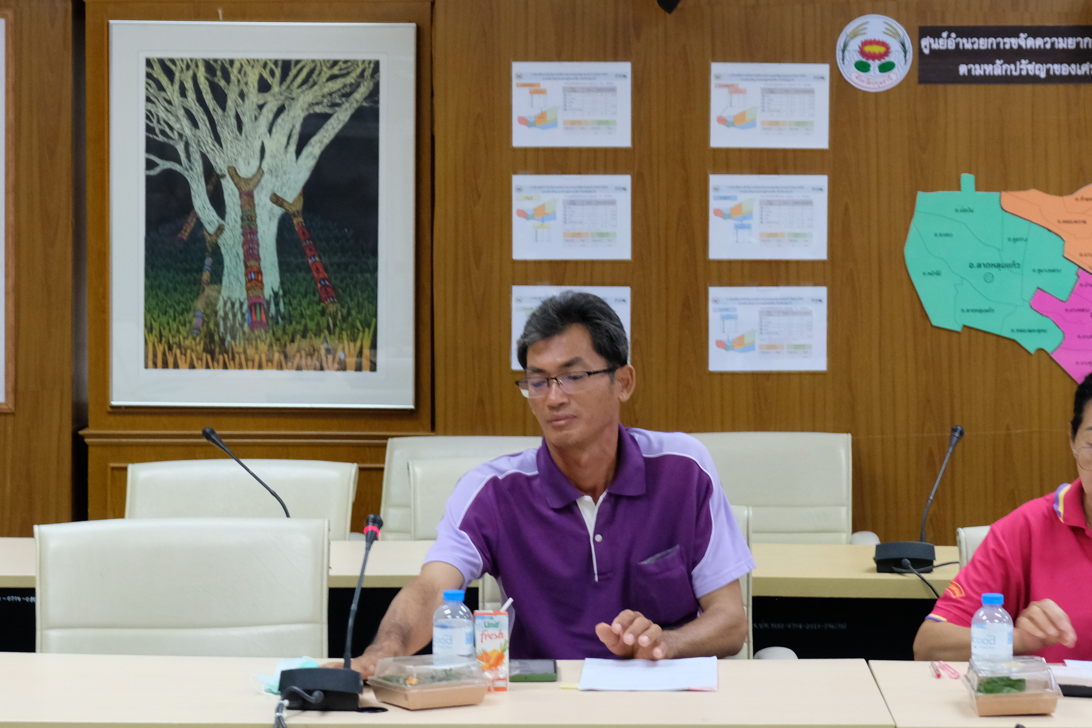 พช.ปทุมธานี “จัดประชุมเชิงปฏิบัติการสนับสนุนการขับเคลื่อนเครือข่ายศูนย์เรียนรู้การพัฒนาคุณภาพชีวิต ตามหลักทฤษฎีใหม่ ประยุกต์สู่ โคก หนอง นา ระดับจังหวัด”