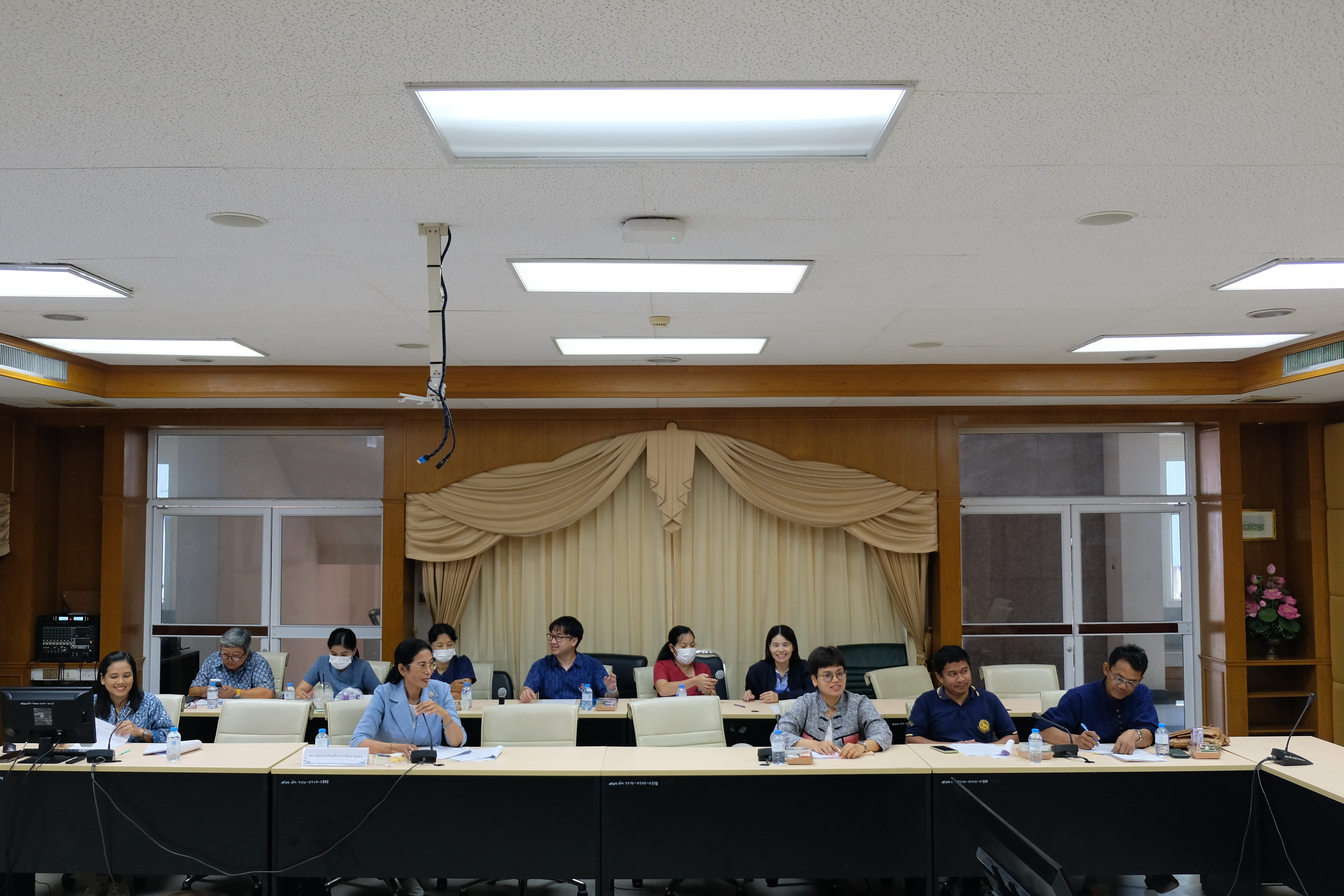 พช.ปทุมธานี “จัดประชุมเชิงปฏิบัติการสนับสนุนการขับเคลื่อนเครือข่ายศูนย์เรียนรู้การพัฒนาคุณภาพชีวิต ตามหลักทฤษฎีใหม่ ประยุกต์สู่ โคก หนอง นา ระดับจังหวัด”