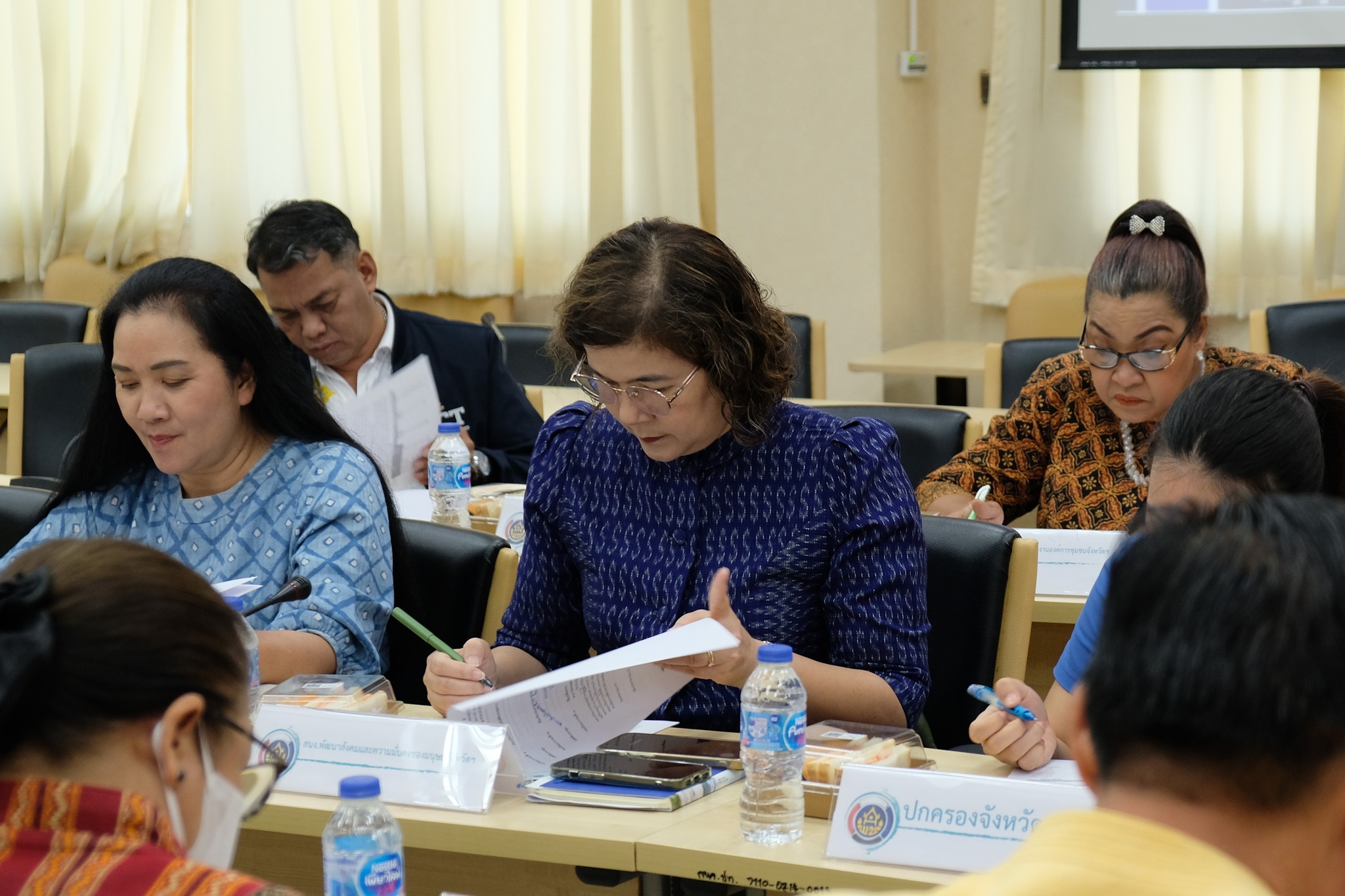 พช.ปทุมธานี “ร่วมประชุมคณะอนุกรรมการสนับสนุนและติดตามการดำเนินงานกองทุนหมู่บ้านจังหวัดปทุมธานี”