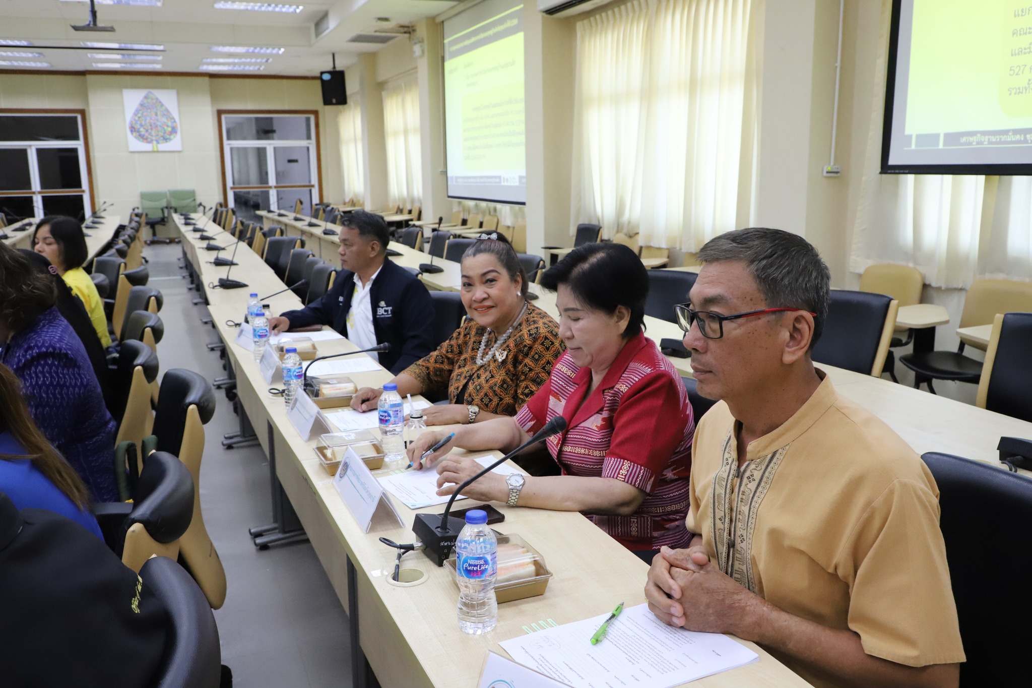 พช.ปทุมธานี “ร่วมประชุมคณะอนุกรรมการสนับสนุนและติดตามการดำเนินงานกองทุนหมู่บ้านจังหวัดปทุมธานี”