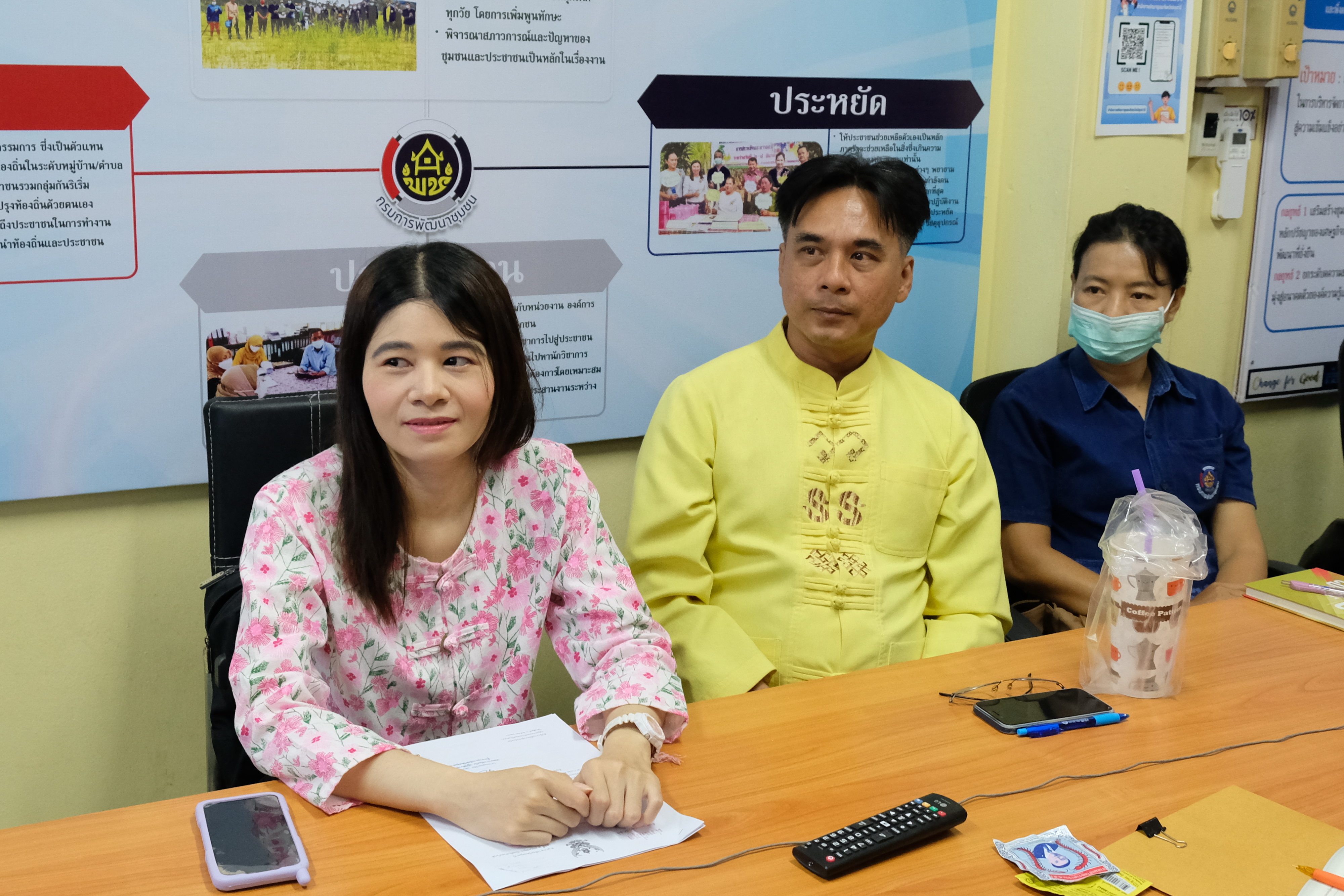 พช.ปทุมธานี “ร่วมโครงการถ่ายทอดองค์ความรู้การเป็นพี่เลี้ยงพัฒนากร ผ่านระบบวีดีทัศน์ทางไกล (Video Conference)”