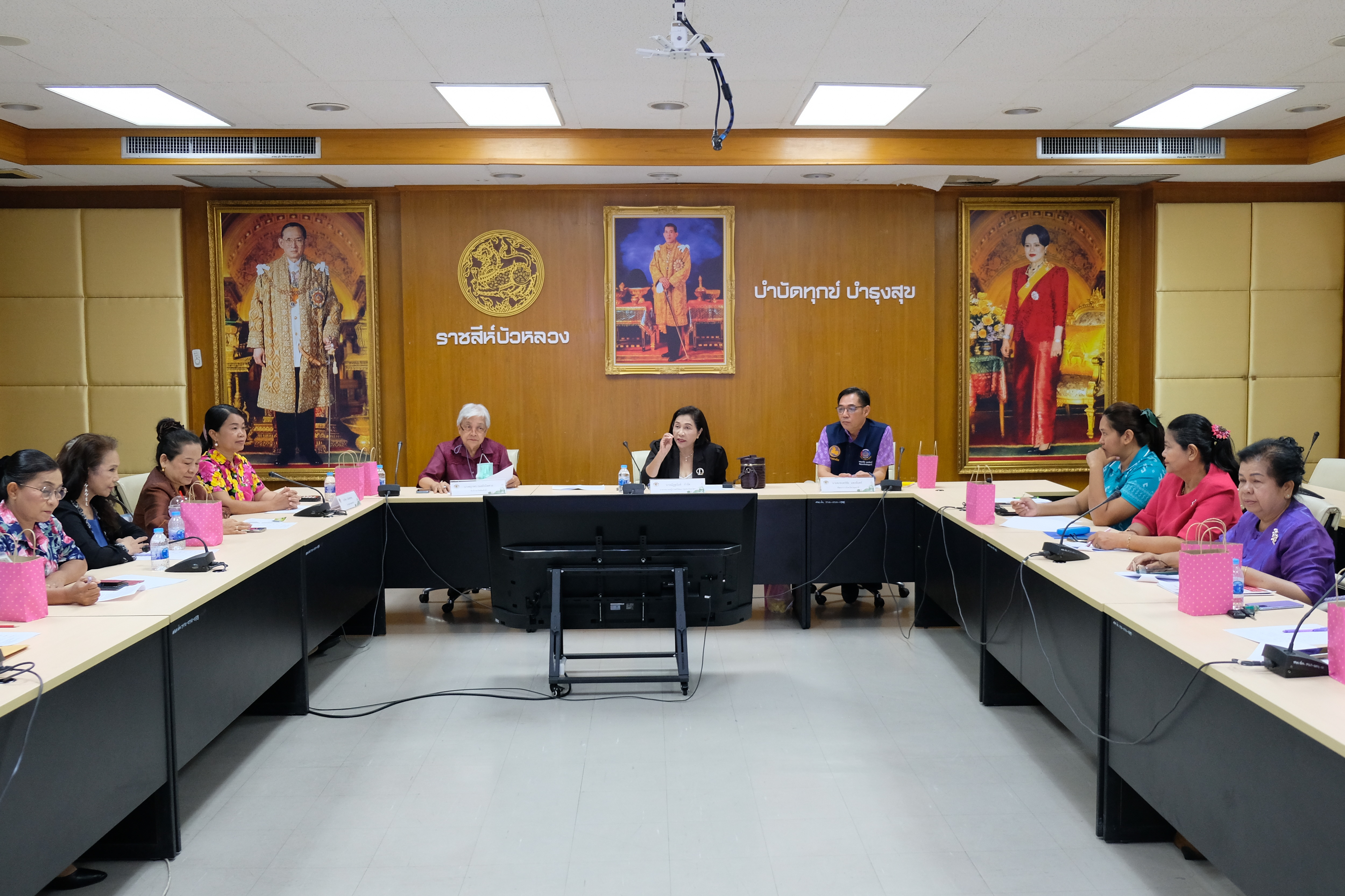 พช.ปทุมธานี “ร่วมประชุมคณะกรรมการสมาคมผู้นำสตรีพัฒนาชุมชนจังหวัดปทุมธานี ครั้งที่ ๒/๒๖๖๘