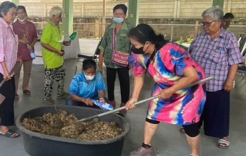 สพจ.ปทุมธานี ลงพื้นที่ติดตามและสนับสนุนการดำเนินงานโครงการสารสนเทศตำบลต้นแบบเพื่อการพัฒนาคุณภาพชีวิตของประชาชน ตำบลคลองควาย อำเภอสามโคก จังหวัดปทุมธานี
